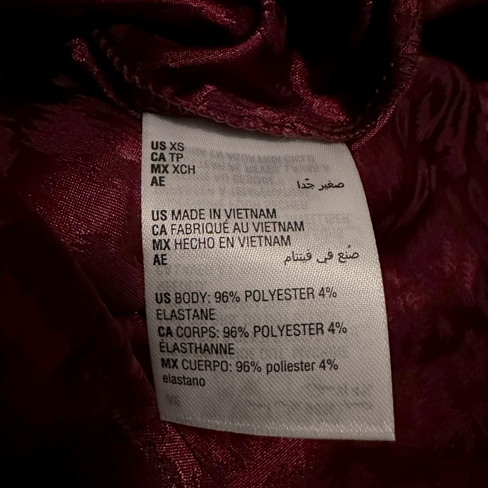 NEW Bar III Plus Size Animal Jacquard Blouse Ruffle Sleeve Size XS Maroon - Picture 8 of 8